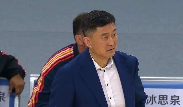 云鼎娱乐app下载-广东遭豪门3杀，杜锋无奈，双外援尽力，他仨凑合，他俩拖了后腿