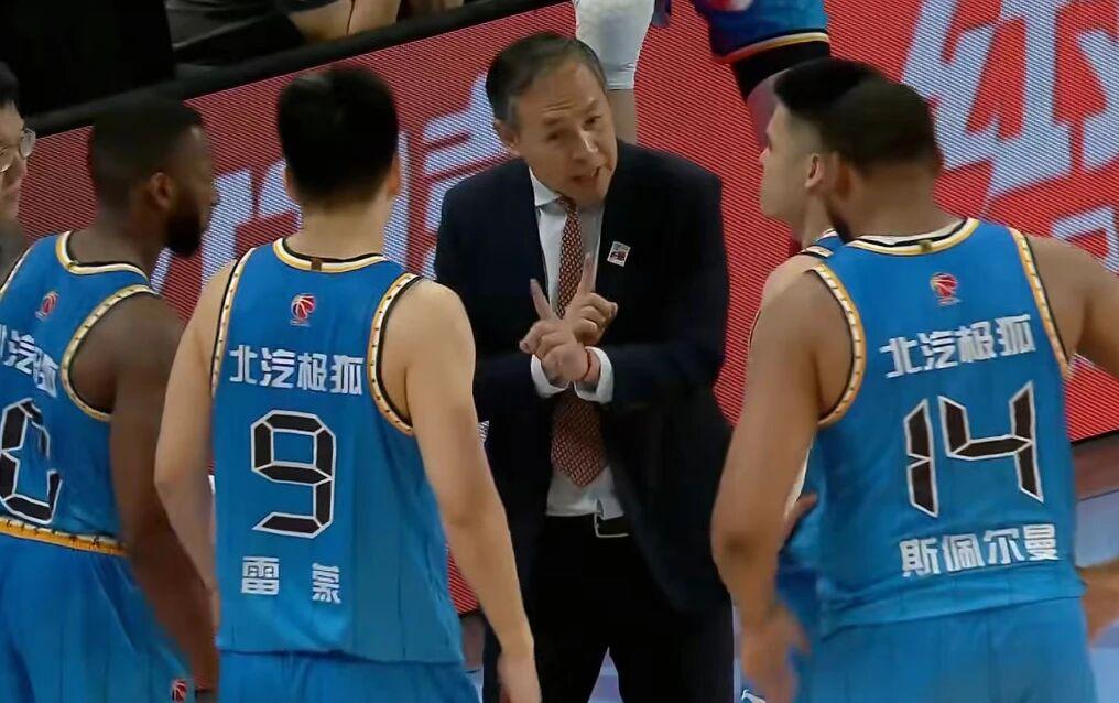 云鼎娱乐官方入口-北京男篮不敌上海，豪华内线被打成纸老虎，许利民表态外援有差距