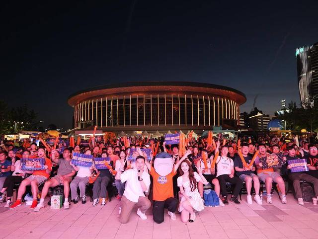 云鼎娱乐官方入口-橙浪汇聚徐家汇 “万有引力”第二现场燃动CBA总决赛之夜